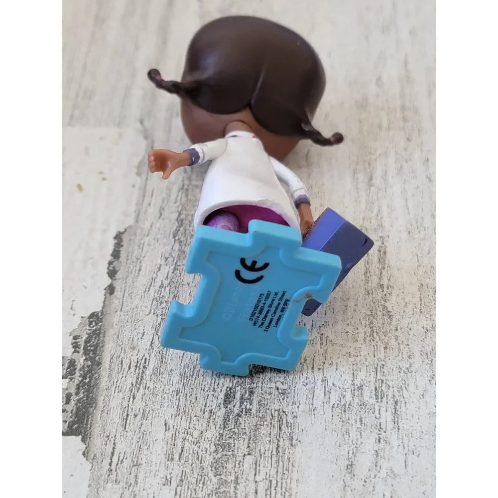 Dr McStuffins Disney puzzle‎ piece toy figure glitter